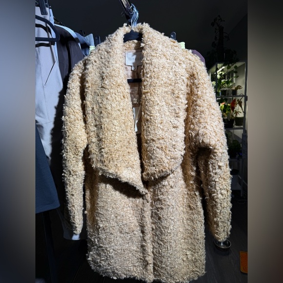 NWT ANTHROPOLOGIE’S MOON RIVER - Cozy Tan Teddy Coat - Picture 2 of 4